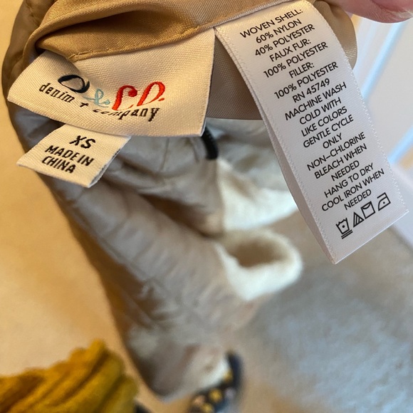 Quilted Puffer Sherpa Lined Vest - Picture 4 of 5